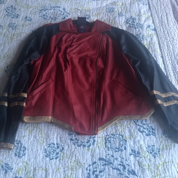 Stunning faux leather Wonder Woman jacket. - Picture 2 of 6